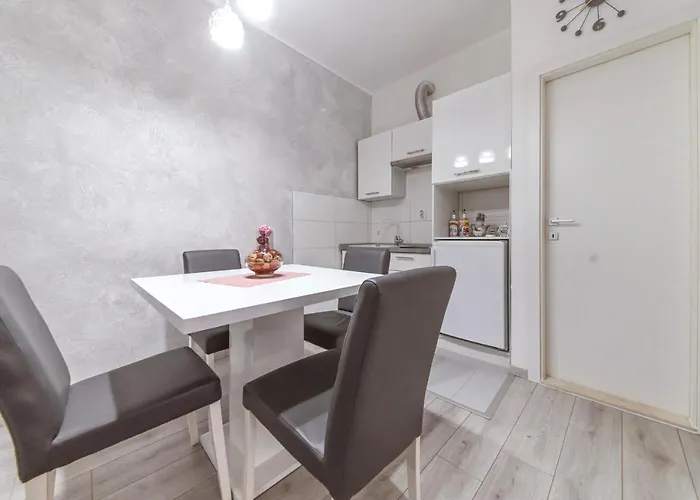 Apartament Stari Grad *