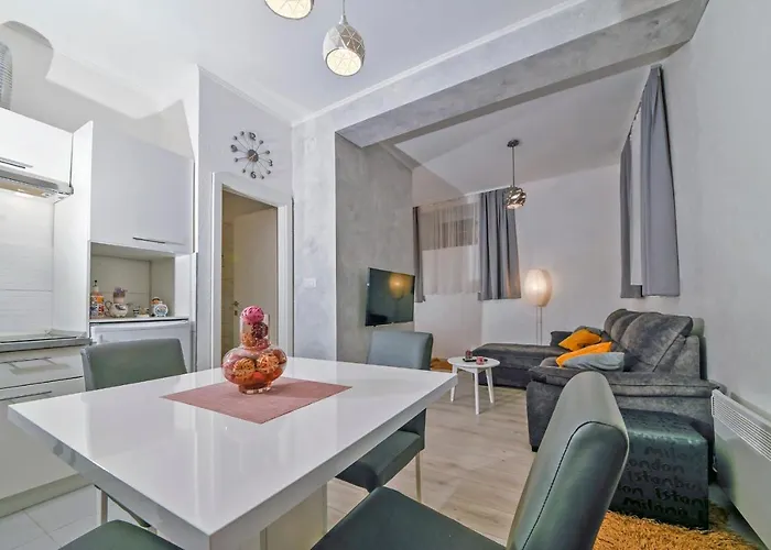Apartament Stari Grad *