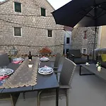 Apartament Stari Grad *